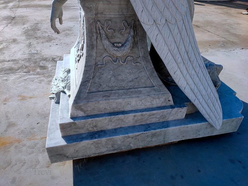 weeping angel marble statue details