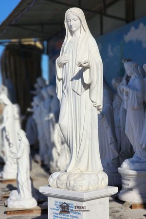 our lady of grace statue